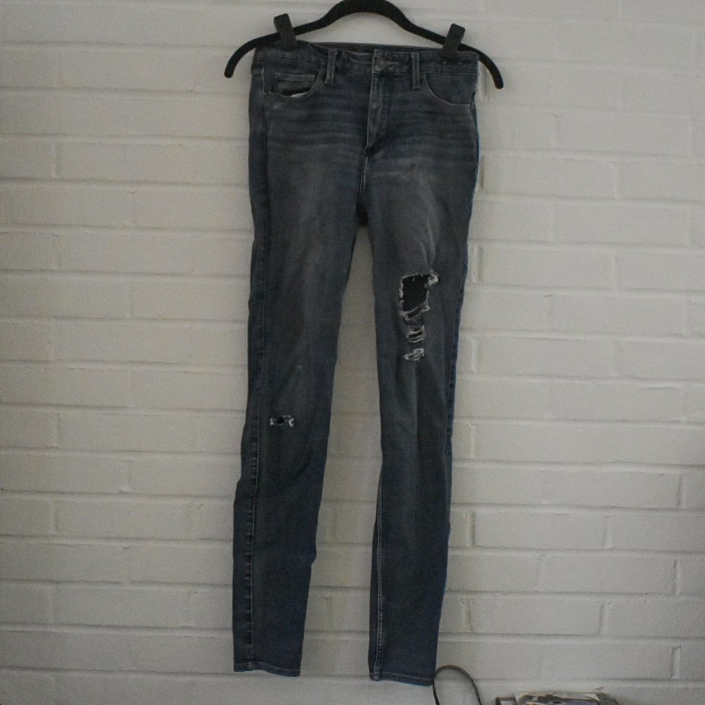Abercrombie & Fitch Size 4 Distressed Skinny Jeans